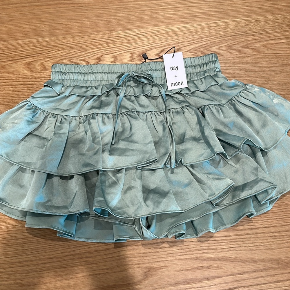 🩷 Day+Moon Ruffled Skort 🩷
